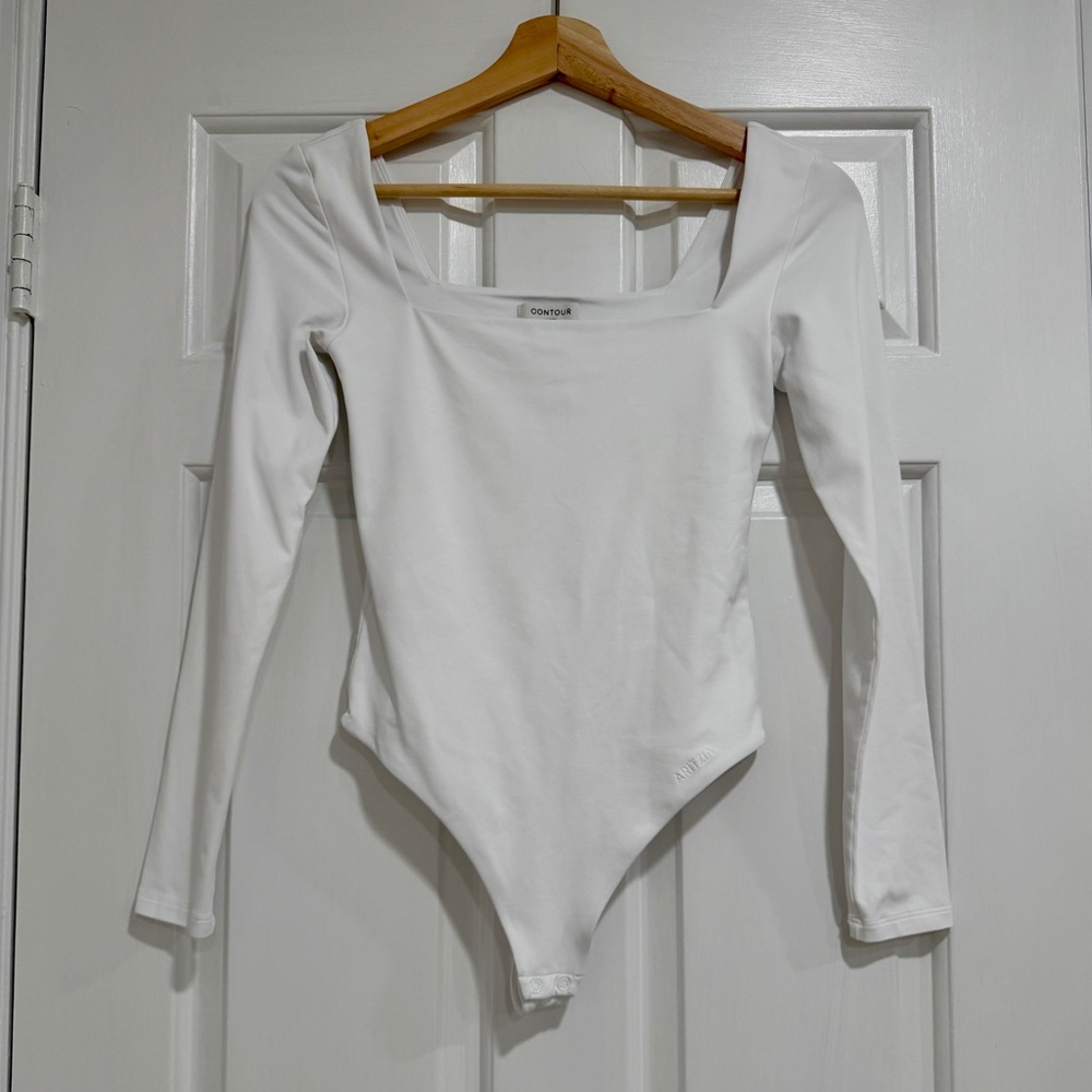 Like New Aritzia Original Contour Squareneck Bodysuit in Bright White - Size S